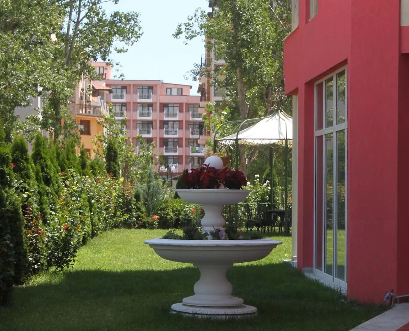 Rose Garden Omax Apartments Sunny Beach 3*,
