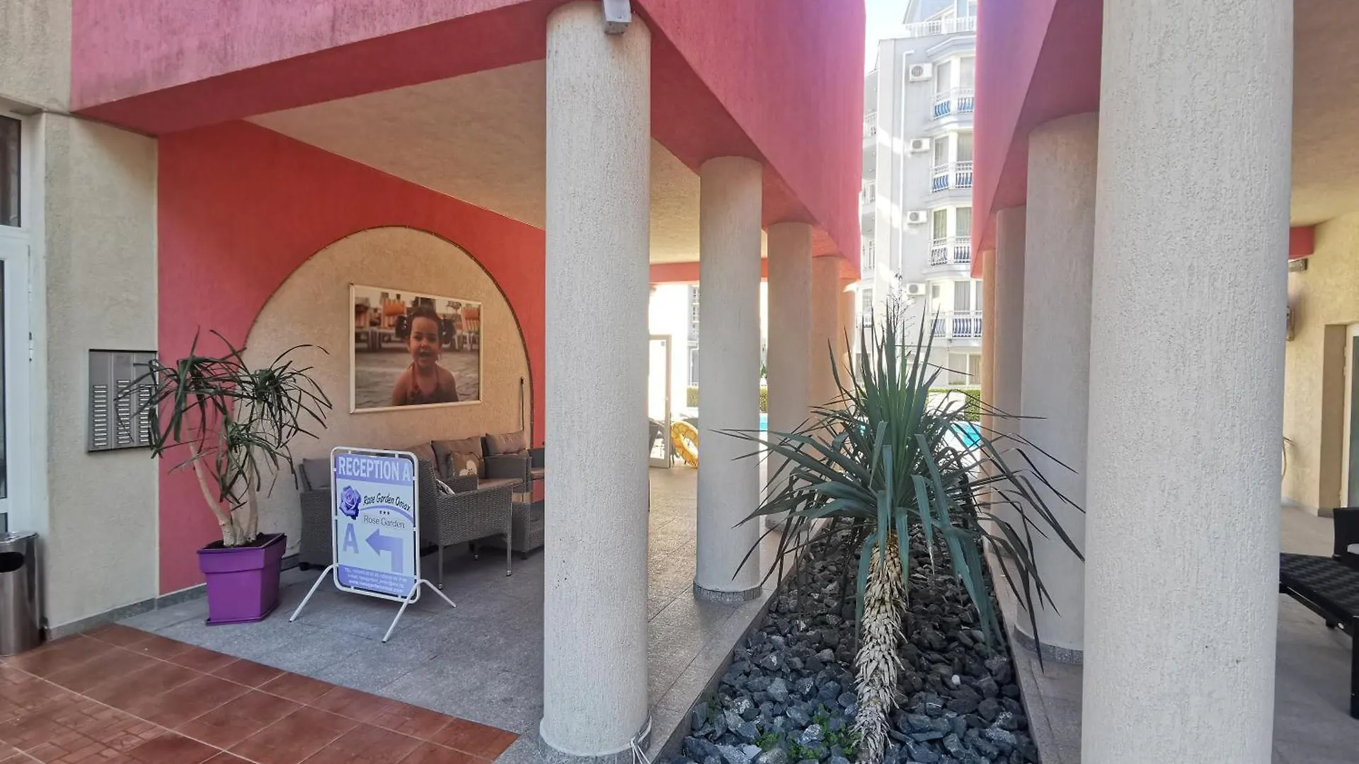 Rose Garden Omax Apartments Napospart Apartmanhotel