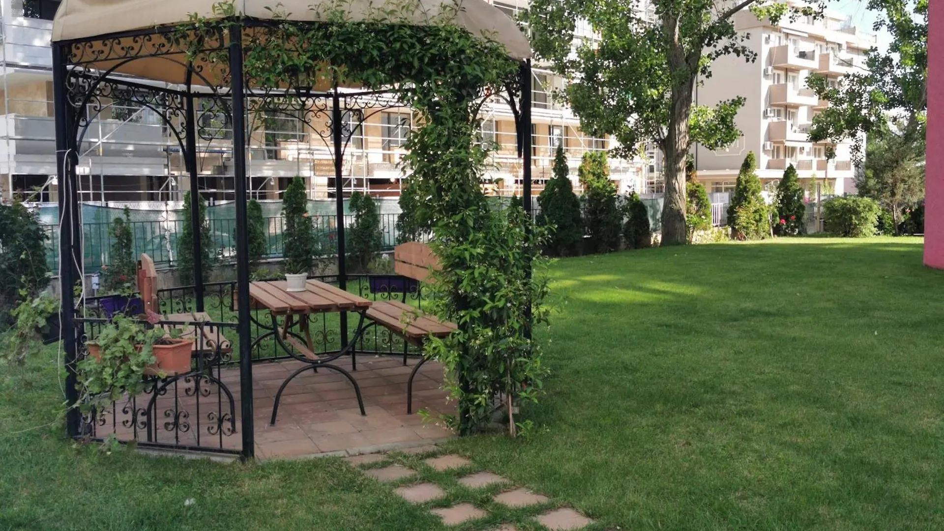 Rose Garden Omax Apartments Sunny Beach Hotel de apartamente