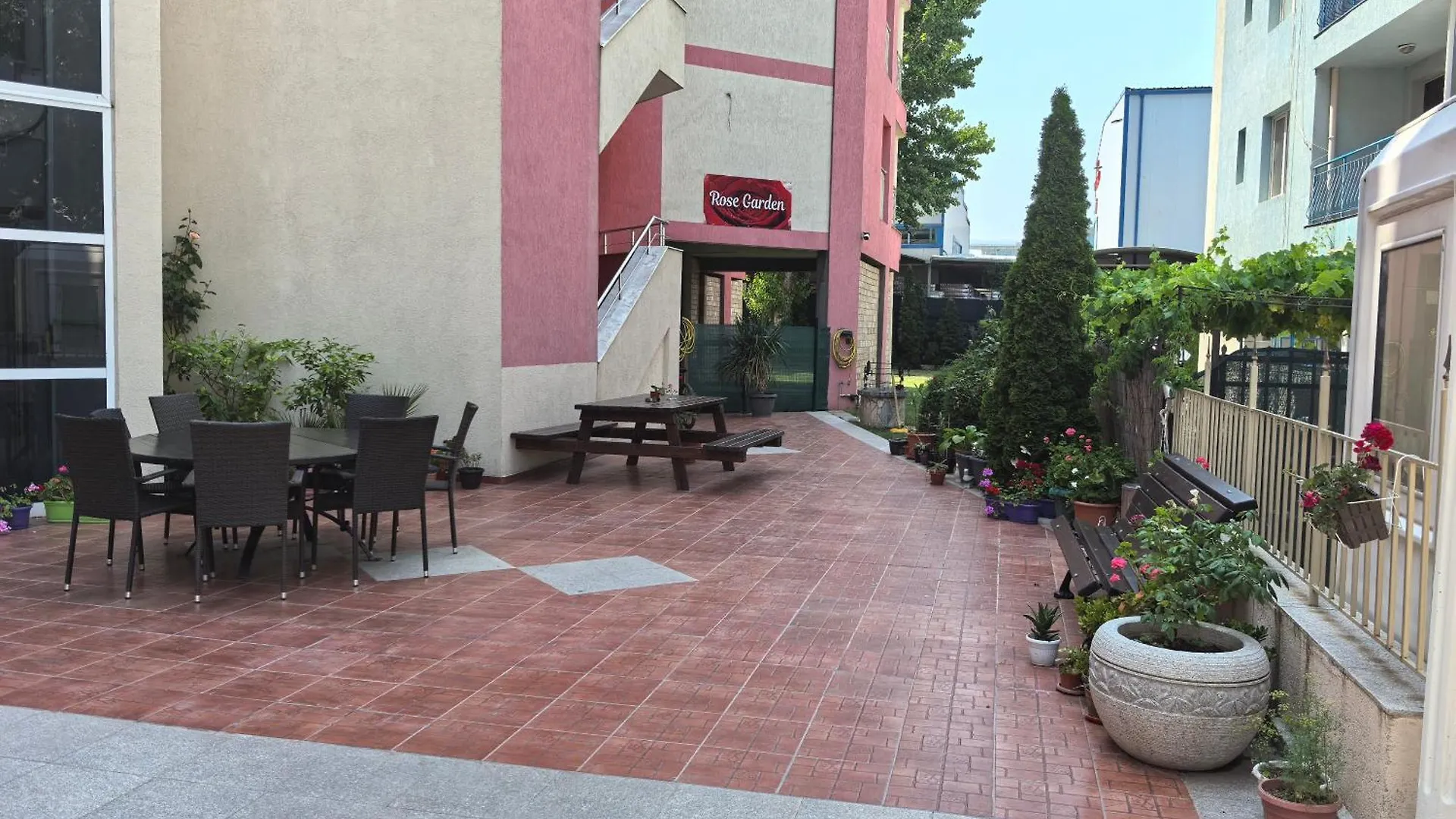 Rose Garden Omax Apartments Sluneční pobřeží