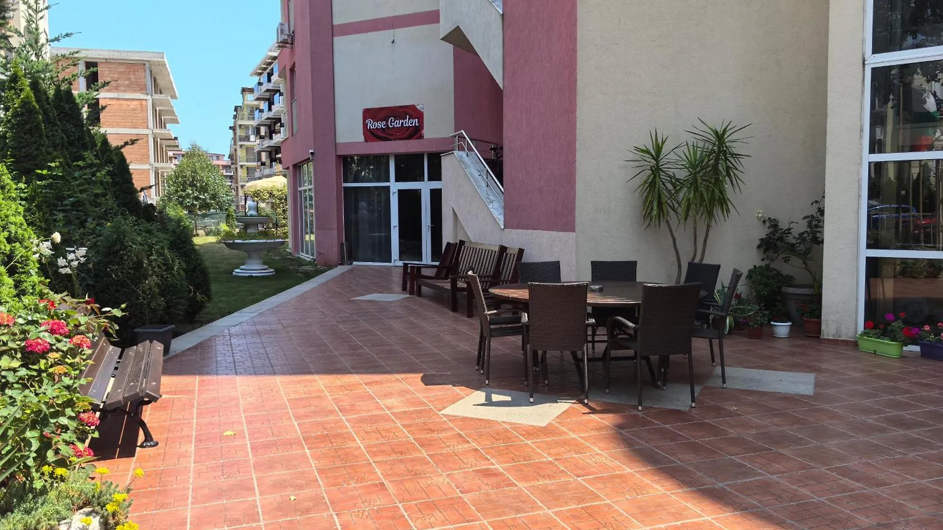 *** Apartmanhotel Rose Garden Omax Apartments Napospart Bulgária