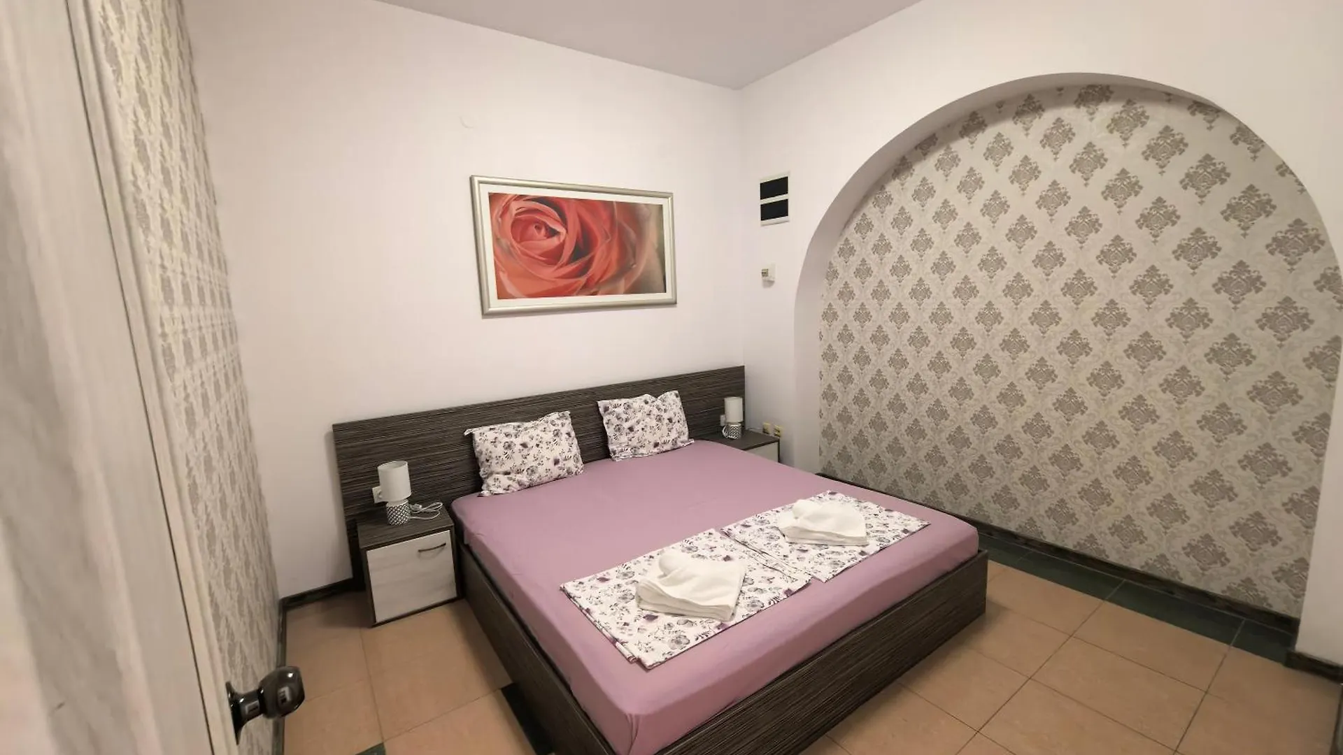 Rose Garden Omax Apartments Napospart 3*,
